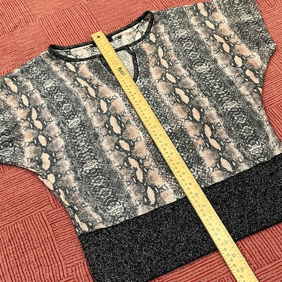 Le Chateau women’s size medium snakeskin print Black pink White glittery Top - Picture 8 of 12